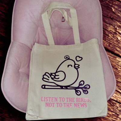 Einkaufstasche Statement-Shopper „LISTEN TO THE BIRDS, NOT THE NEWS“ 