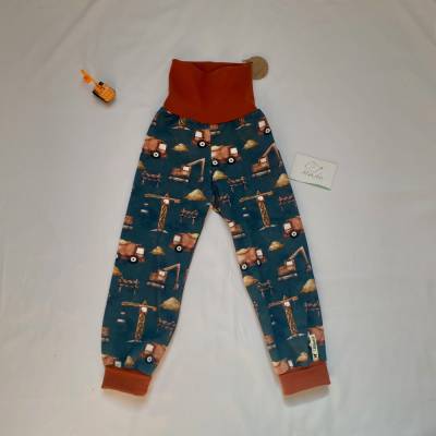 Mitwachshose, Größe 98 / 104, Pumphose – Baustelle, Handmade Kinderhose aus French Terry, bequem & dehnbar