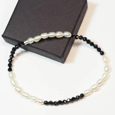 Armband aus Biwaperlen und Spinell Schmuckstein ca 18,5 cm Länge. Unikat.