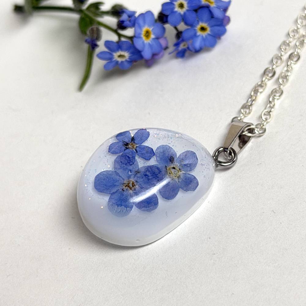 Vergissmeinnicht Kette Resin – Handgefertigter Blütenanhänger mit echten Blüten – Romantischer Naturschmuck Geschenk Bild 7