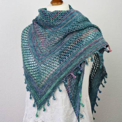Strickanleitung Dreieckstuch mit einfachem Lochmuster Anfängerfreundlich