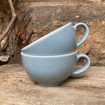 2er Set bauchige Kaffeetassen 180 ml hellblau cremeweiß Keramik Made in England Vintage
