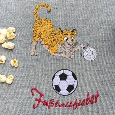 Fußball Jaguar Stickdatei 10x10cm – Wildes Fußballmotiv für Kinder & Fans