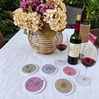 Stickdatei Sommerliebe  Mosaik Untersetzer Set 2692/1 Blume, Schmetterling, Biene, Pusteblume und Kolibri 