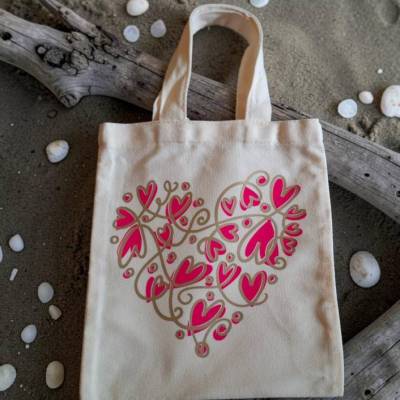 kleiner Stoffbeutel mit Herzen in Pink-Gold, Kindertasche, Geschenkbeutel