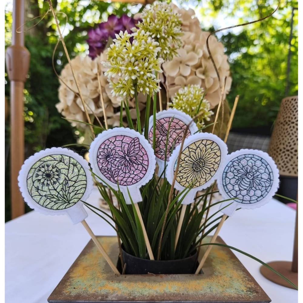 Stickdatei Sommerliebe  Mosaik Stabhalter / Blumenstecker Set 2692/2 Blume, Schmetterling, Biene, Pusteblume Kolibri Bild 1