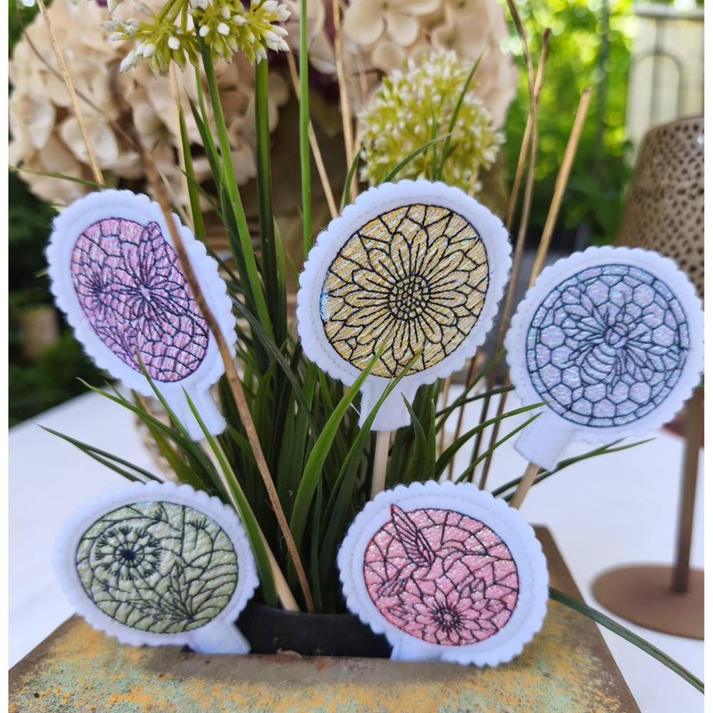 Stickdatei Sommerliebe  Mosaik Stabhalter / Blumenstecker Set 2692/2 Blume, Schmetterling, Biene, Pusteblume Kolibri Bild 3