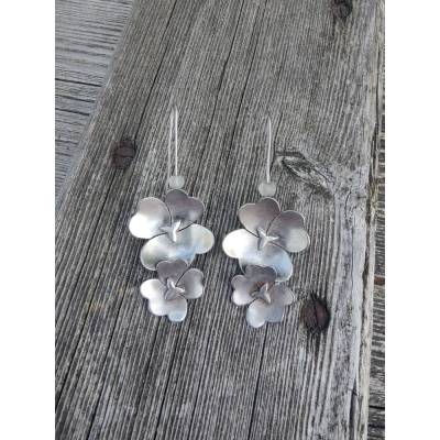 Lange Blumenohringe in Silber, Künstlerarbeit, vintage