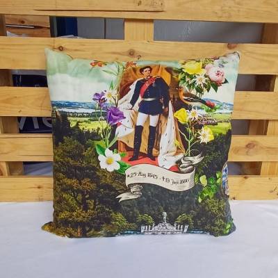 Großes Baumwollkissen mit Motiven rund um den Märchenkönig Ludwig II – inklusive Füllkissen