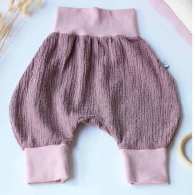 Musselin Pumphose mauve – luftige Sommerhose für Babys, 100% Baumwolle