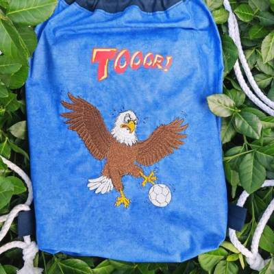 Fußball Adler Stickdatei 10x10cm – Lustiges Fußballmotiv für deine Stickmaschine