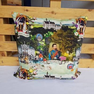 Großes Baumwollkissen mit Motiven rund um den Märchenkönig Ludwig II – inklusive Füllkissen