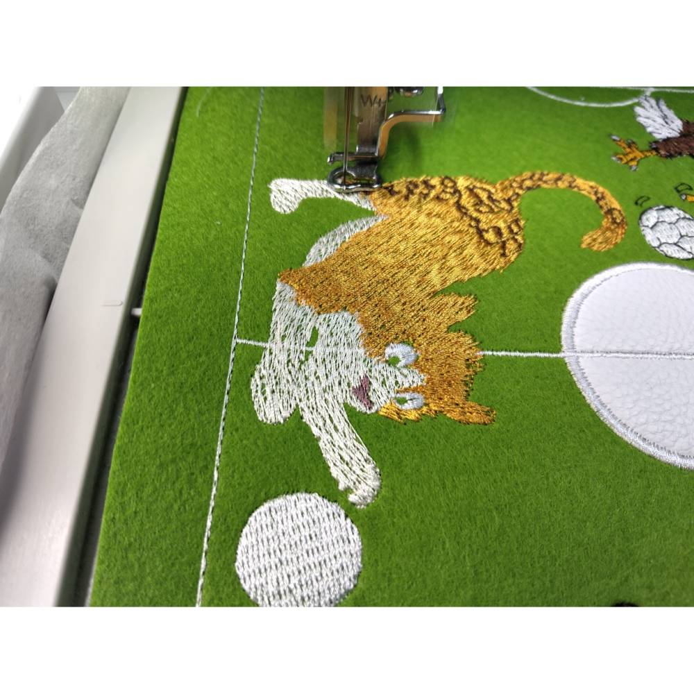 Fußball Jaguar Stickdatei 14x14cm bzw. 15x15cm– Wildes Fußballmotiv für Kinder & Fans Bild 2