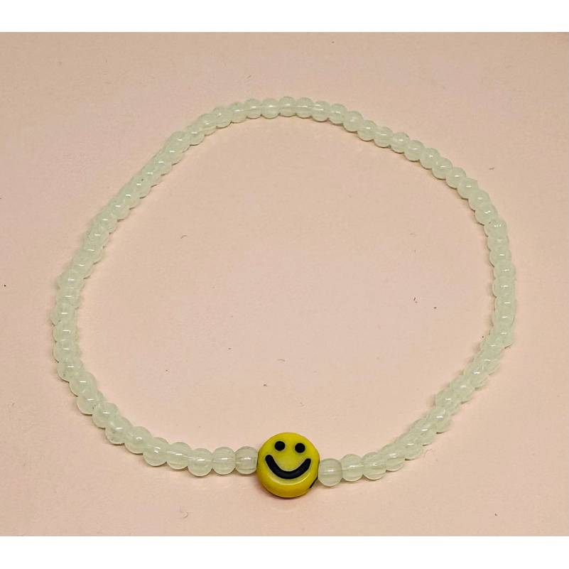 Glow in the Dark Armband personalisiert – Leuchtendes Namensarmband mit Wunschtext, handgemacht in Deutschland Bild 3