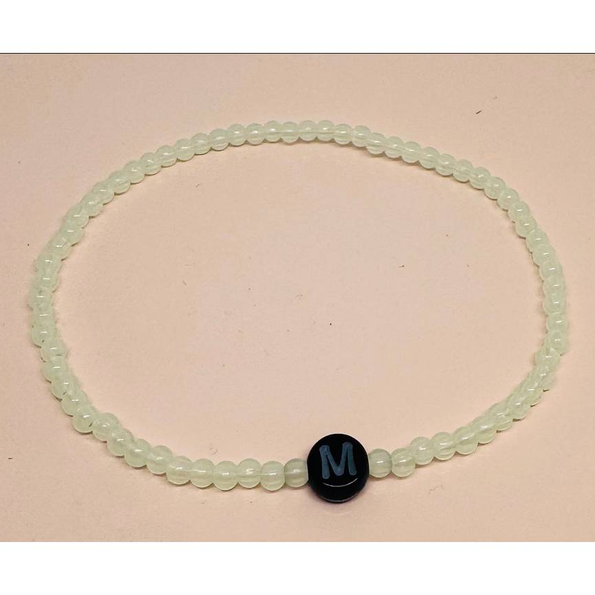 Glow in the Dark Armband personalisiert – Leuchtendes Namensarmband mit Wunschtext, handgemacht in Deutschland Bild 6
