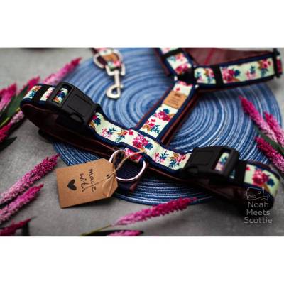 Hundegeschirr Ella Blumenmuster Floral Vintage – Romantisches Brustgeschirr in Rosa Blau Creme für Hunde