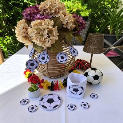Stickdatei Fussball Set 2693 mit Lichbeutel, Lichterkette, Blumenstecker, Streudeko und Untersetzer