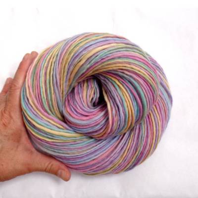 Handgesponnenes einfädiges Merinogarn 100g/165m, pastellfarbenes Puppenhaar, Strickgarn, Filzgarn, Strickwolle