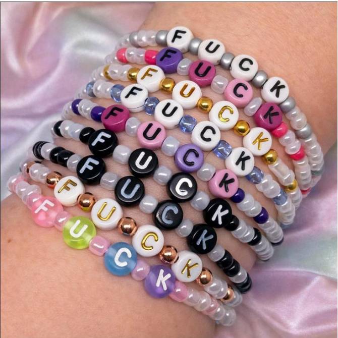 Personalisiertes Perlenarmband mit Wunschtext – Handgemachtes Statement Schmuck Y2K Boho Bild 1