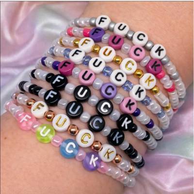 Personalisiertes Perlenarmband mit Wunschtext – Handgemachtes Statement Schmuck Y2K Boho
