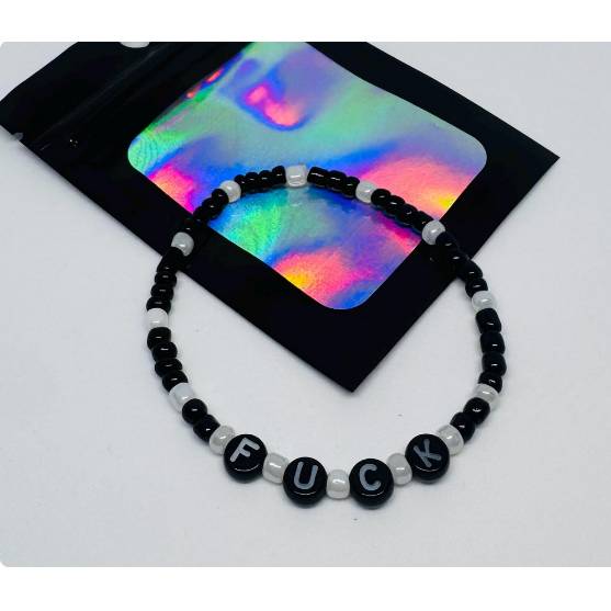 Personalisiertes Perlenarmband mit Wunschtext – Handgemachtes Statement Schmuck Y2K Boho Bild 2