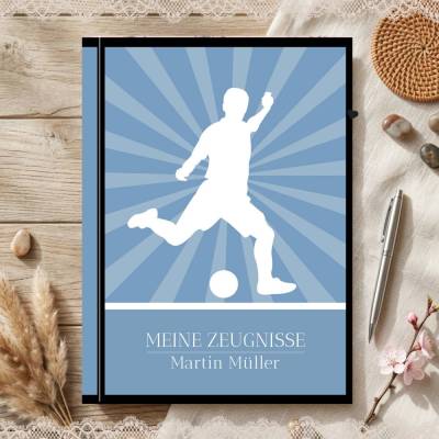 Süße Zeugnismappe für Jungs | Personalisiert | Fußball - Motiv | Einschulung & Schulanfang Geschenk | 26-47