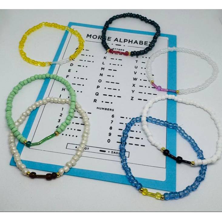 Morsecode Armband personalisiert – Geheimschrift Schmuck mit Initialen & Wunschtext – y2k boho Geschenk Bild 1