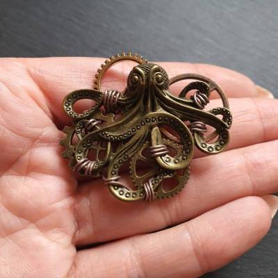 Steampunk Brosche Krake mit Zahnrädern mit Bronzrfabenen Draht / Maritimer Look 