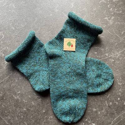 Gestrickte Socken Gr. 36/37 – Rollrand Wollsocken petrol meliert, Handarbeit Geschenkverpackung inklusive