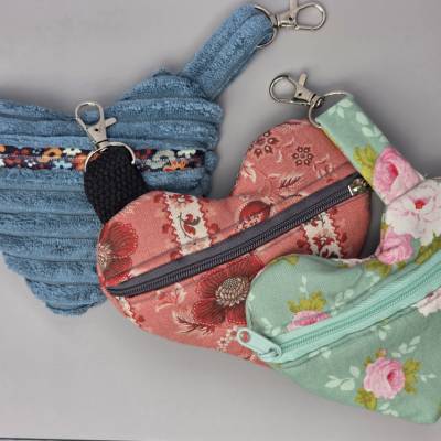 Stoff-Herztäschchen mit Karabiner – Kleingeldtasche & Schlüsselanhänger im Vintage-Stil 