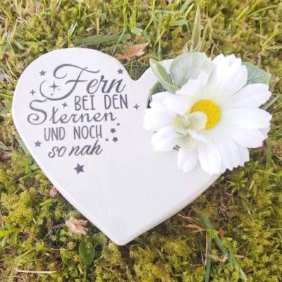 Grabherz aus Beton mit Schriftzug und Rose Grabschmuck Trauer Grabgesteck Herz