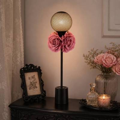 Stilvolle Blütenlampe, handgefertigte große Tischlampe mit kunstvollen Rosenblüten in Lila und Schwarz