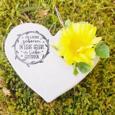 Grabherz aus Beton mit Schriftzug und Rose Grabschmuck Trauer Grabgesteck Herz