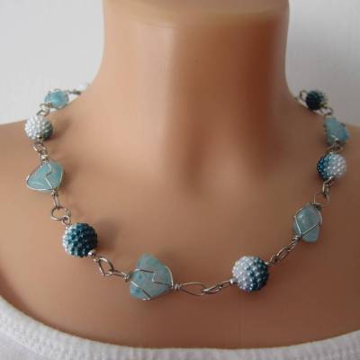 Glaskette Collier hellblau blau weiß silberfarben – Glasperlenkette Handarbeit Schmuck Perlenkette