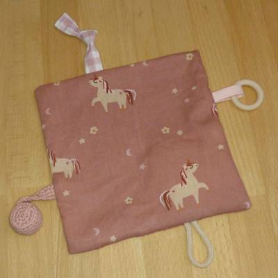 Baby-Erlebnistuch 'Einhorn' mit Rassel und Quietscher, Biobaumwolle, Handarbeit