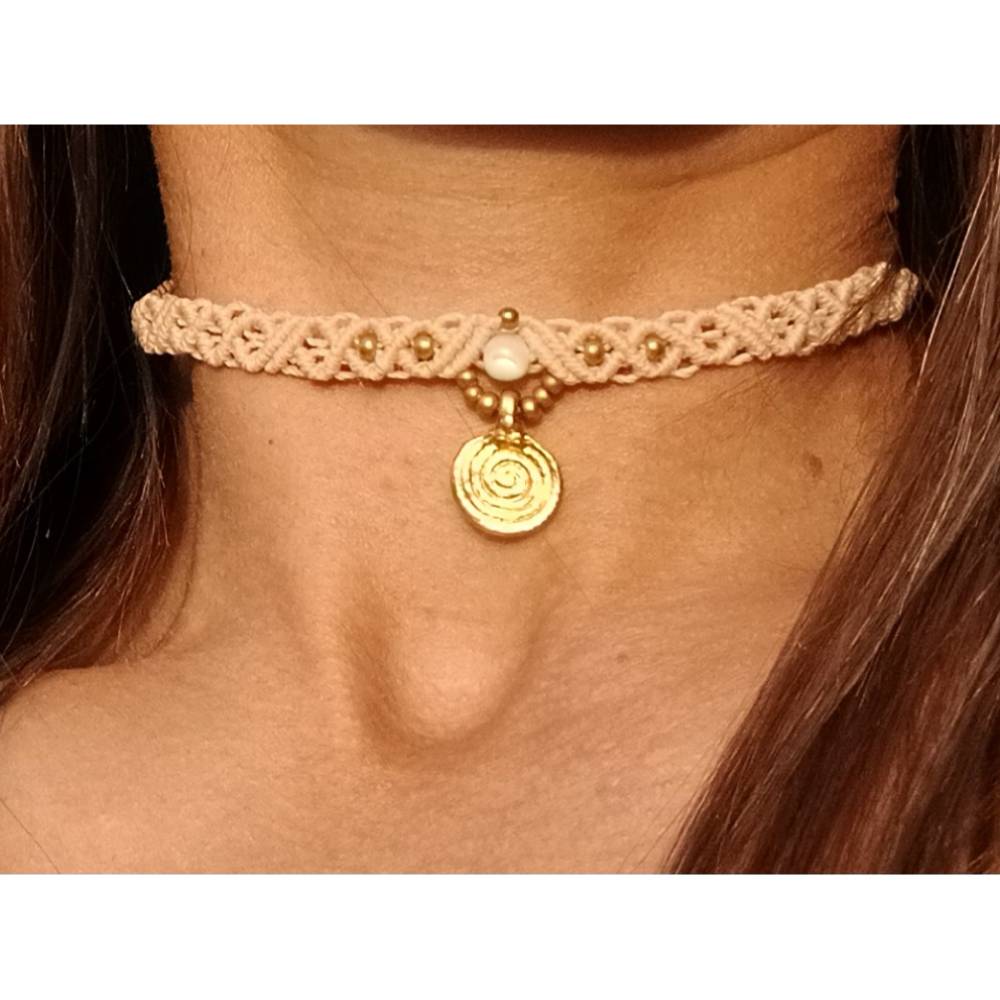 Halsband Choker *Selin* mit Perlmutt Perle und Lebensspirale rund gro