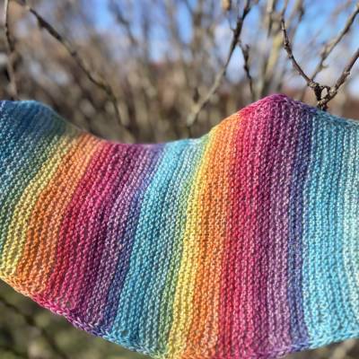 Kleines Tuch in Regenbogenfarben