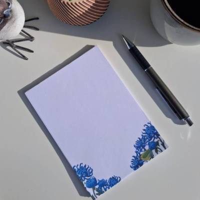 Handgebundener Notizblock A6 40 Blatt mit gelben Vogel und Chrysanthemen