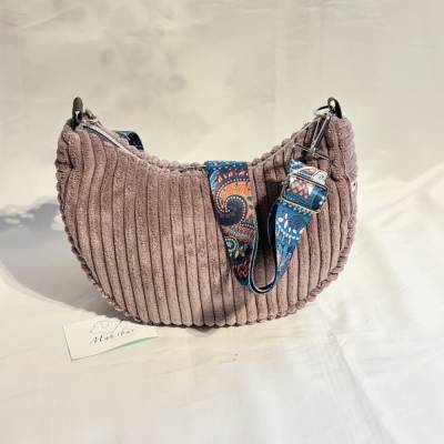 Moonbag Altrosa | Cordtasche Damen | Crossbody Bag aus Breitcord | Handgemachte Bananentasche