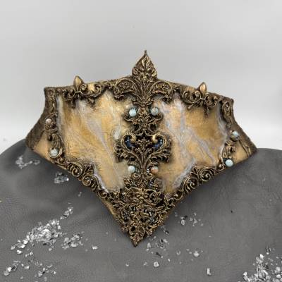 Spektakulärer Taillengurt aus Thermoplast und Epoxidharz in Gold und Silber