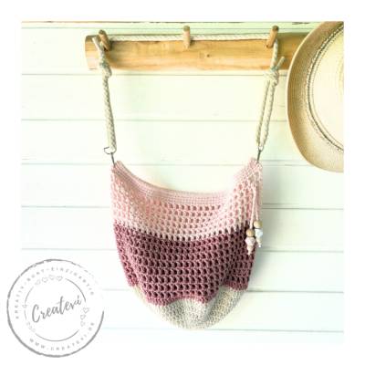 Gehäkelte Umhängetasche aus Baumwolle Boho Tasche in Natur Altrosa Babyrosa mit längenverstellbarem Henkel