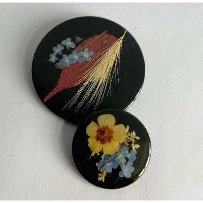 Blütenbutton-Set, Vergissmeinnicht, Butterblume, Weizenhalm, 38mm und 59mm, handgemacht.