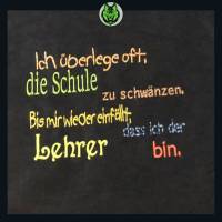 DreamEmbroid Lehrer Stickdatei – Witziger Spruch: „Ich überlege oft, die Schule zu schwänzen"