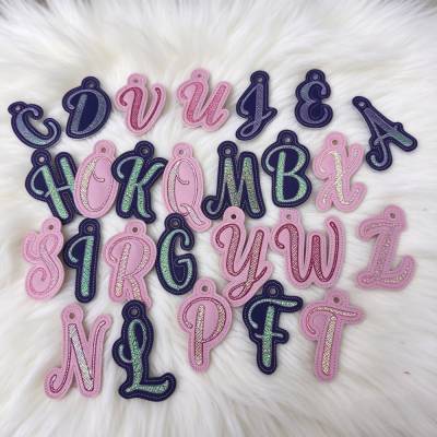 Stickdatei Schlüsselanhänger mit Hologrammfolie / Glitzerfolie ITH Set – 26 Buchstaben, ca. 7cm
