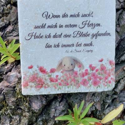 Gedenkstein mit zarter Illustration und Poesie Abschied, Trauer