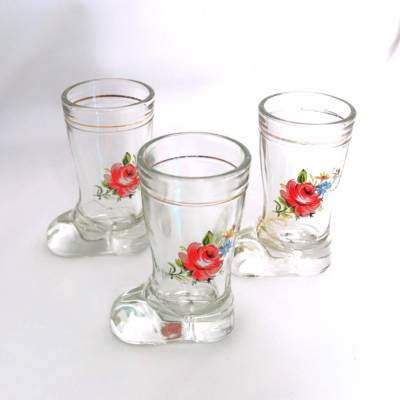 Vintage 3 Stiefel Schnapsgläser Stamper Rosen Schnapsbecher Schnapsglas Folklore Gläserset Landhaus Glasstiefel Italien