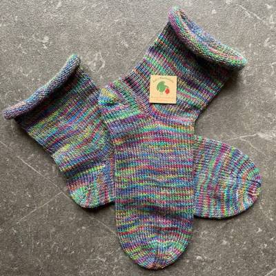 Gestrickte Wollsocken Gr. 46/47 mit Rollrand – Herrensocken, Handgemachte grau-grün-multicolor Socken als Geschenk