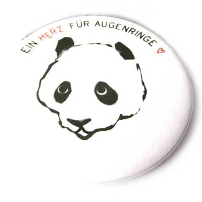 Ein Herz für Augenringe, Panda auf Taschenspiegel, Button, Magnet oder Flaschenöffner. Handgemacht.