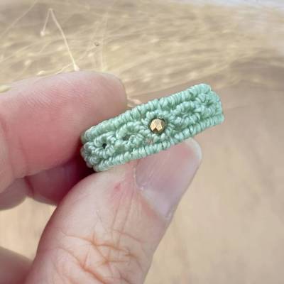 Handgeknüpfter Makramee Ring, Zarter Fingerring, filigraner Boho Ring in Naturfarben, Fingerschmuck, Damenring, Unikat