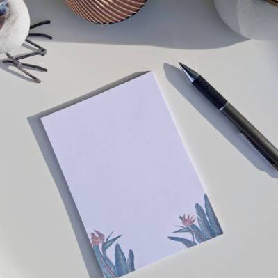 Handgebundener Notizblock A6 40 Blatt mit Paradiesvogelblumen
